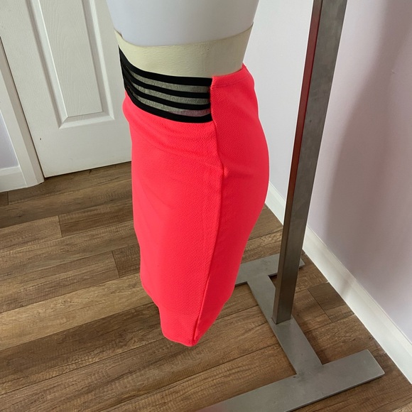 High waist skirt 💕 - Picture 2 of 4